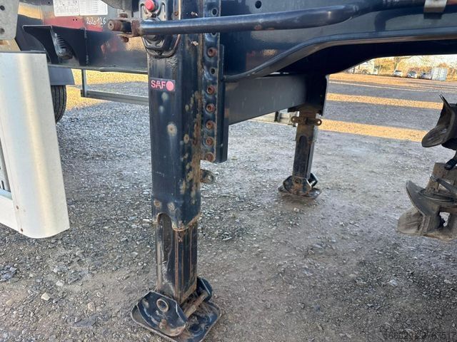 Holztransport Auflieger PAVIC Holzauflieger mit Schemel und Rungen