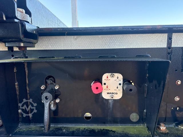 Holztransport Auflieger PAVIC Holzauflieger mit Schemel und Rungen