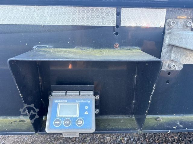 Holztransport Auflieger PAVIC Holzauflieger mit Schemel und Rungen