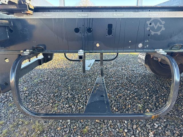 Holztransport Auflieger PAVIC Holzauflieger mit Schemel und Rungen