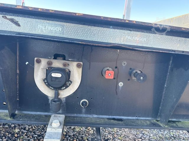 Holztransport Auflieger PAVIC Holzauflieger mit Schemel und Rungen