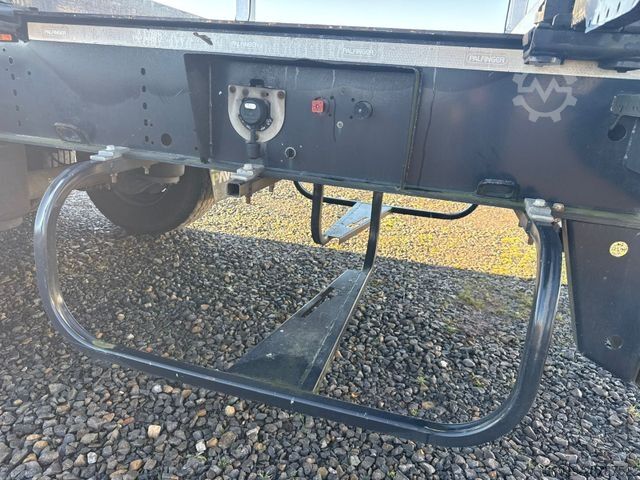 Holztransport Auflieger PAVIC Holzauflieger mit Schemel und Rungen