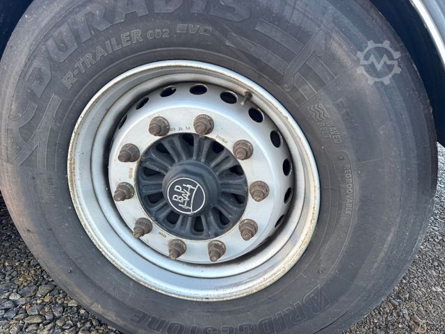 Holztransport Auflieger PAVIC Holzauflieger mit Schemel und Rungen