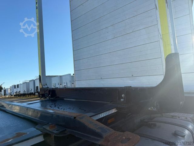 Holztransport Auflieger PAVIC Holzauflieger mit Schemel und Rungen