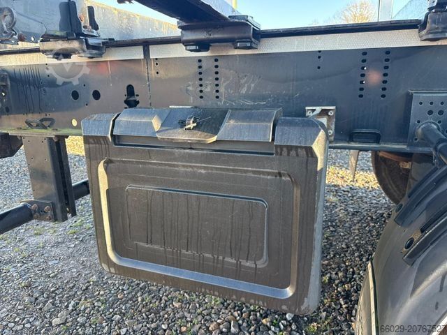 Holztransport Auflieger PAVIC Holzauflieger mit Schemel und Rungen