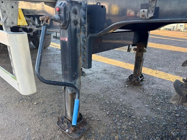 Holztransport Auflieger PAVIC Holzauflieger mit Schemel und Rungen