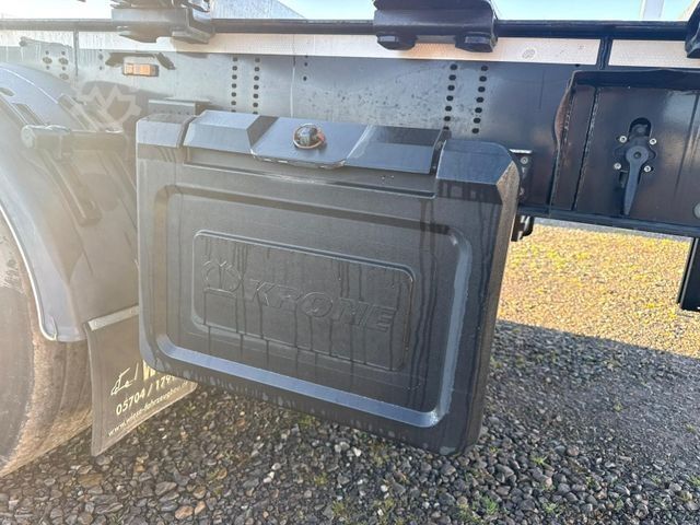 Holztransport Auflieger PAVIC Holzauflieger mit Schemel und Rungen