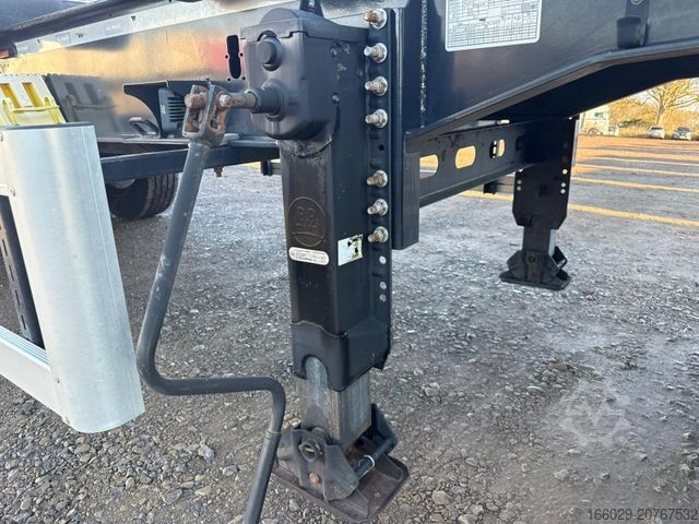 Holztransport Auflieger PAVIC Holzauflieger mit Schemel und Rungen