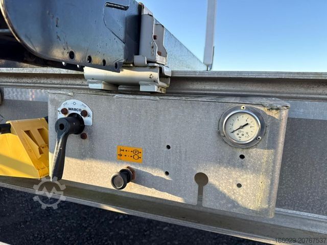 Holztransport Auflieger BENALU Timberliner Holzauflieger mit Schemel und Rungen