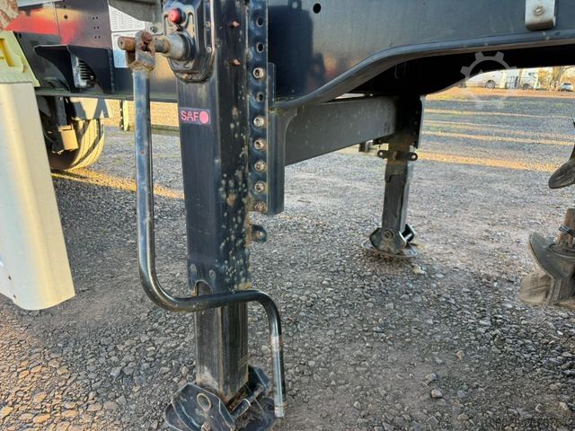 Holztransport Auflieger PAVIC Holzauflieger mit Schemel und Rungen