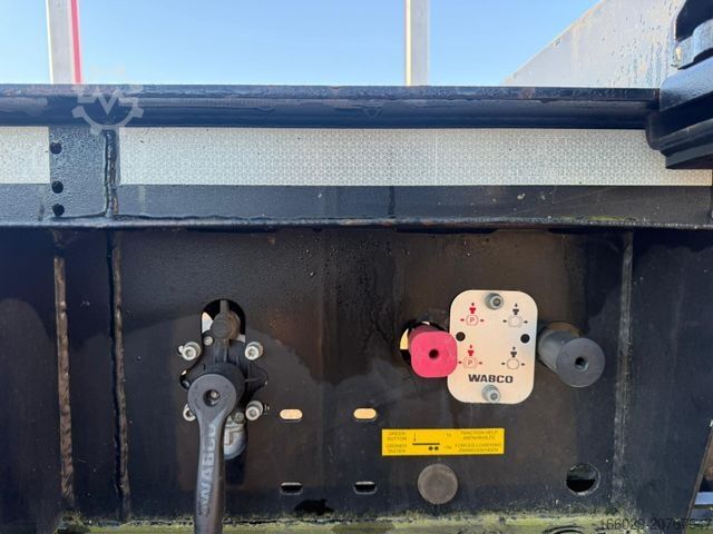 Holztransport Auflieger PAVIC Holzauflieger mit Schemel und Rungen