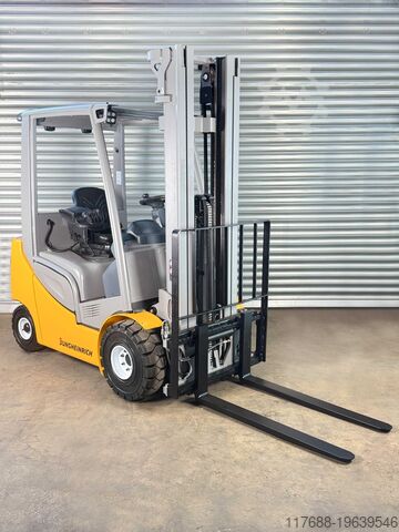 Industrial truck Jungheinrich Service Neu - 4,7m - 2,5t - VW Motor - Triplex