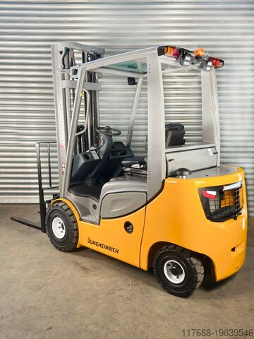 Industrial truck Jungheinrich Service Neu - 4,7m - 2,5t - VW Motor - Triplex