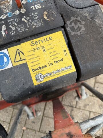 Revo Rüttelplatte DVW2500 Hatz Diesel Baujahr 2008 mit Fahrwerk. REVO DVW2500 hatz diesel 2008 met wielstel