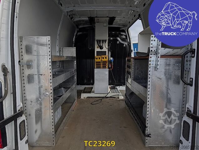 Lifting platform Renault Master Hoogtewerker