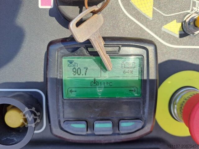 Telescopic boom lift JLG EC520AJ