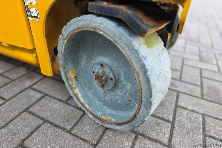 Scissor lift Haulotte Compact 8 As-Is, Electric, 8.2m Working Height, 35