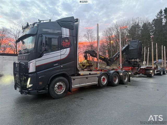 Log transporter Volvo FH16 8x4 Globetrotter Royal timber truck w/Loglift