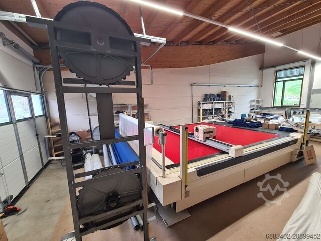 Fabric cutting machine Lectra Vector 2500 Furniture 118XXL TYPE VT25