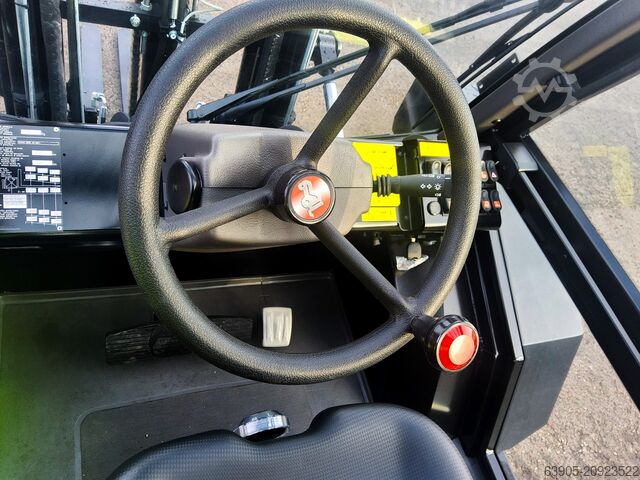 All-terrain forklift Manitou M 30-4