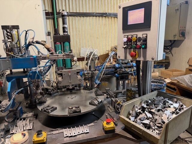 Corner bracket assembly robot for aluminum profiles Cosberg Tavola Rotante