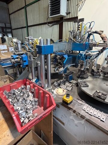 Corner bracket assembly robot for aluminum profiles Cosberg Tavola Rotante