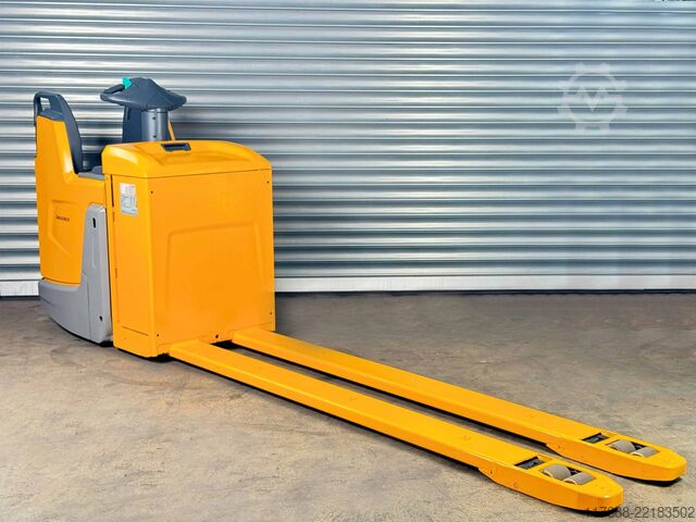 No pallet truck driver Jungheinrich ERE 225 - Service Neu - 4.004 Std. - 2.400mm Gabel