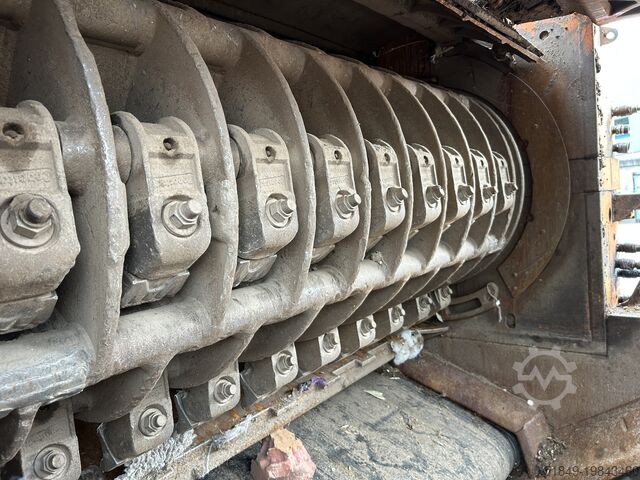 Mobile shredding plant Doppstadt AK 560