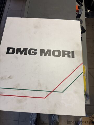 Vertikales Bearbeitungszentrum DMG MORI M1 PRO