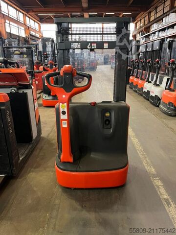 Hochhubwagen Linde L12 //