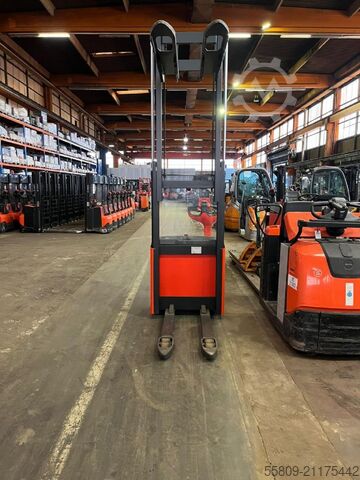 Hochhubwagen Linde L12 //