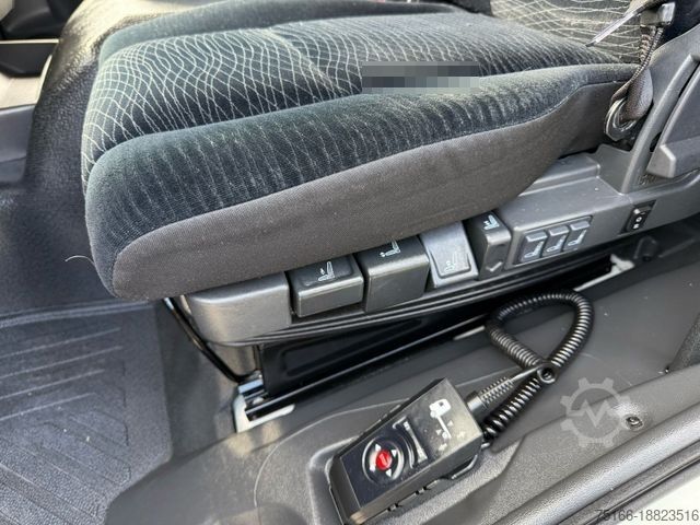 Box truck MERCEDES-BENZ ATEGO 1524 L Koffer 6,1 m LBW BÄR 1,5 T*NL 7,9 T