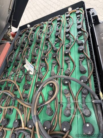 Electric 4-wheel forklift Linde E25-01
