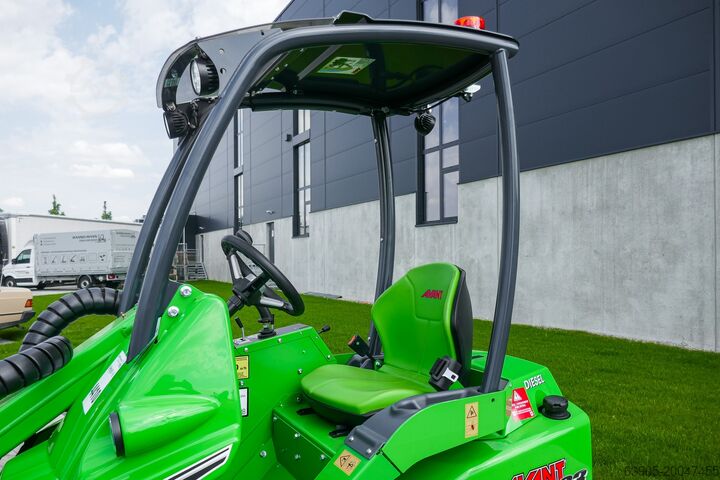 Baumaschine Avant Tecno M 423