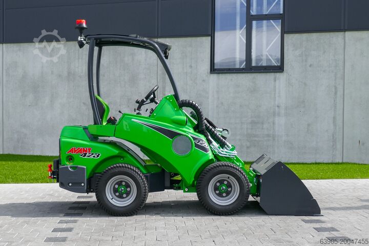 Baumaschine Avant Tecno M 423