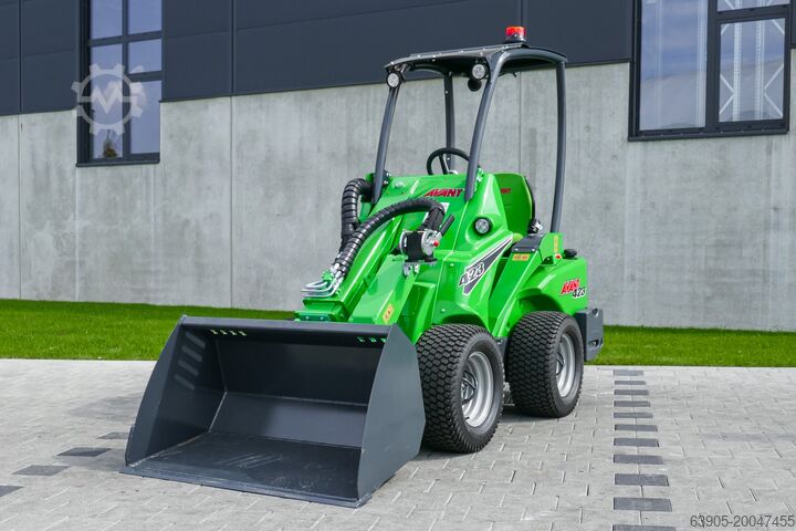 Baumaschine Avant Tecno M 423