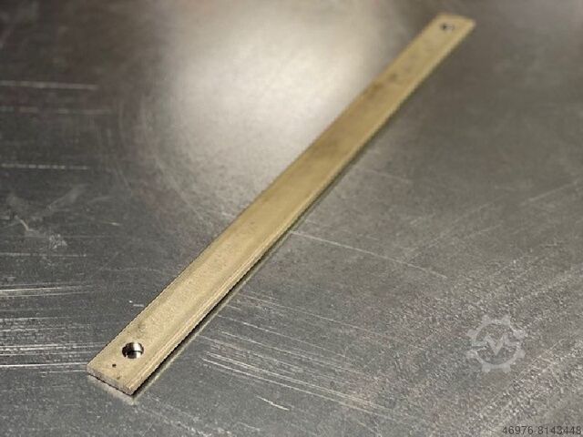 Shelf connector Gesamtlänge: 441 mm/ Querschnitt: 30 x 6 mm