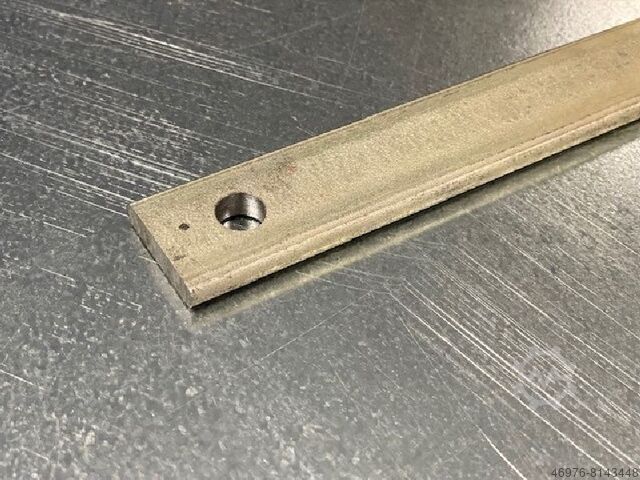 Shelf connector Gesamtlänge: 441 mm/ Querschnitt: 30 x 6 mm