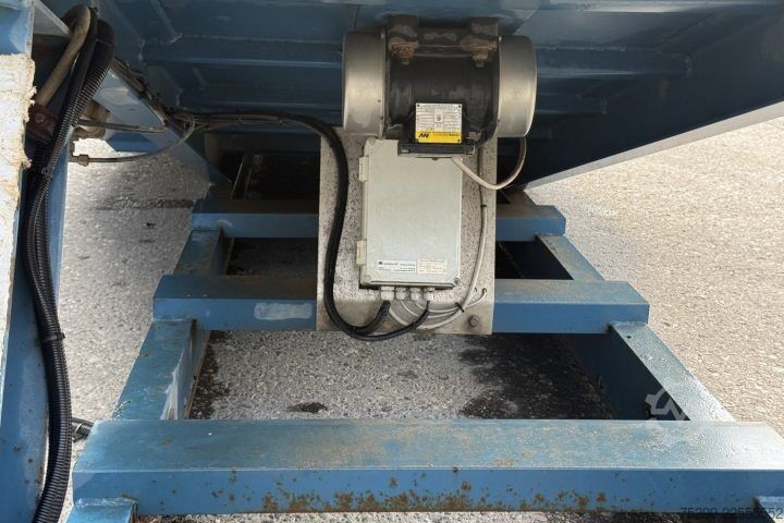 Container  RTSK 12 Hochkippmulde / Swiss-Vehicle