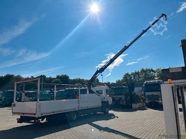 Autokran MERCEDES-BENZ 1221 Pritsche + HIAB XS077 ES 3 - 4x2 weiß