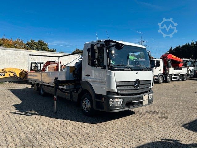 Autokran MERCEDES-BENZ 1221 Pritsche + HIAB XS077 ES 3 - 4x2 weiß