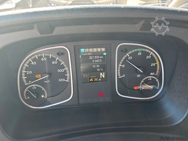 Autokran MERCEDES-BENZ 1221 Pritsche + HIAB XS077 ES 3 - 4x2 weiß