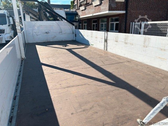 Autokran MERCEDES-BENZ 1221 Pritsche + HIAB XS077 ES 3 - 4x2 weiß