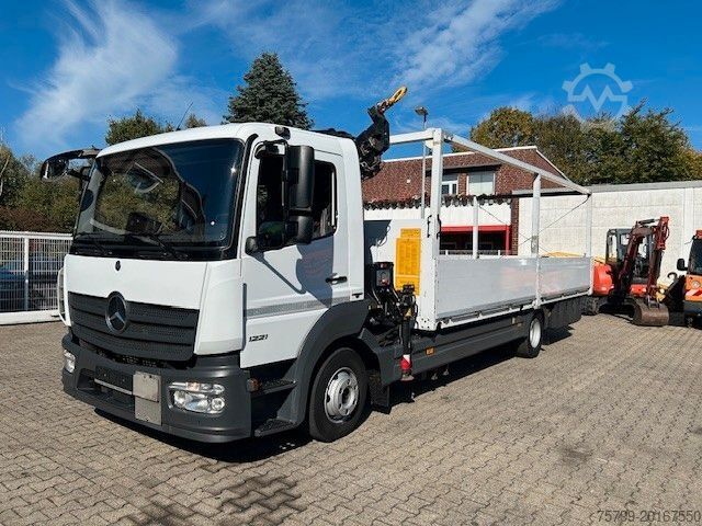 Autokran MERCEDES-BENZ 1221 Pritsche + HIAB XS077 ES 3 - 4x2 weiß