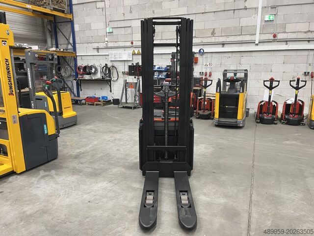 High Lift stacker BT SWE 120 L