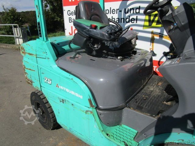Diesel Forklift Mitsubishi 2,5 Ton.- Triplex 4,7m - Zinkenversteller + Seiten