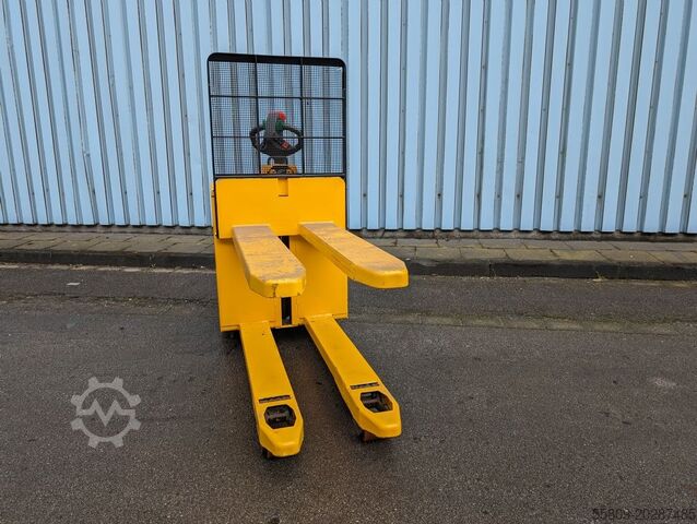 High Lift stacker Jungheinrich EJE C20 // Elektro