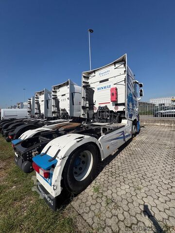 Standard tractor unit Renault T 520