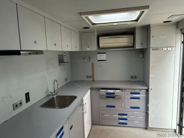 Scania P230 TOP: multifunct. ruimte met airco (camper?), 22kVA generator, hydr. steunpoten, beloopba Scania P230 TOP: multifunct. ruimte met airco (camper?...