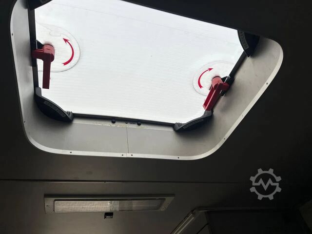 Scania P230 TOP: multifunct. ruimte met airco (camper?), 22kVA generator, hydr. steunpoten, beloopba Scania P230 TOP: multifunct. ruimte met airco (camper?...